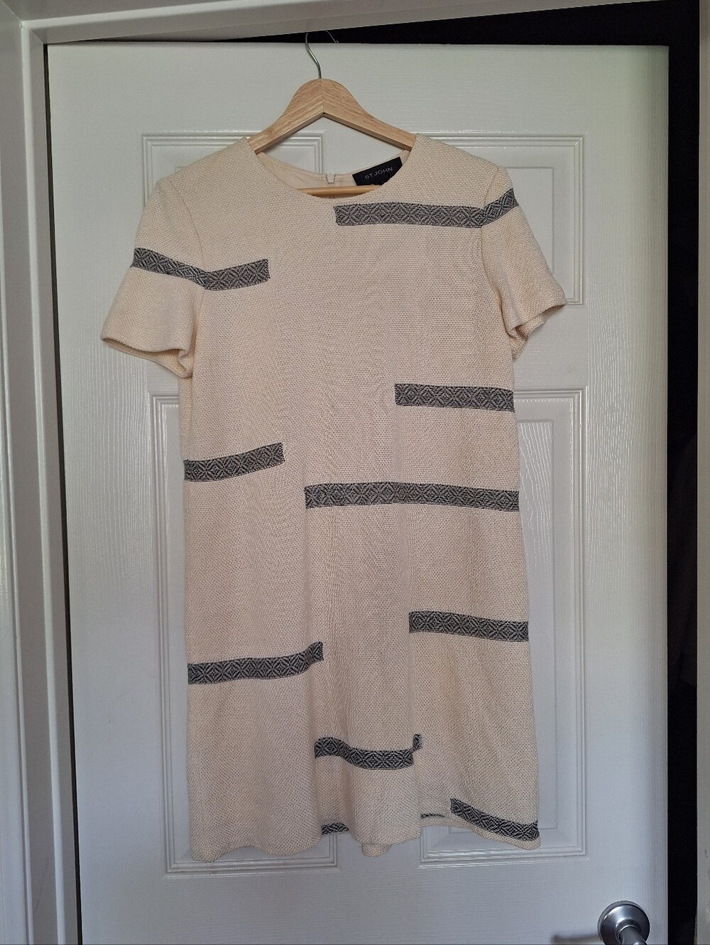 St. John Cream Knit Short Sleeve Shift Dress Size 6 USA Fabric